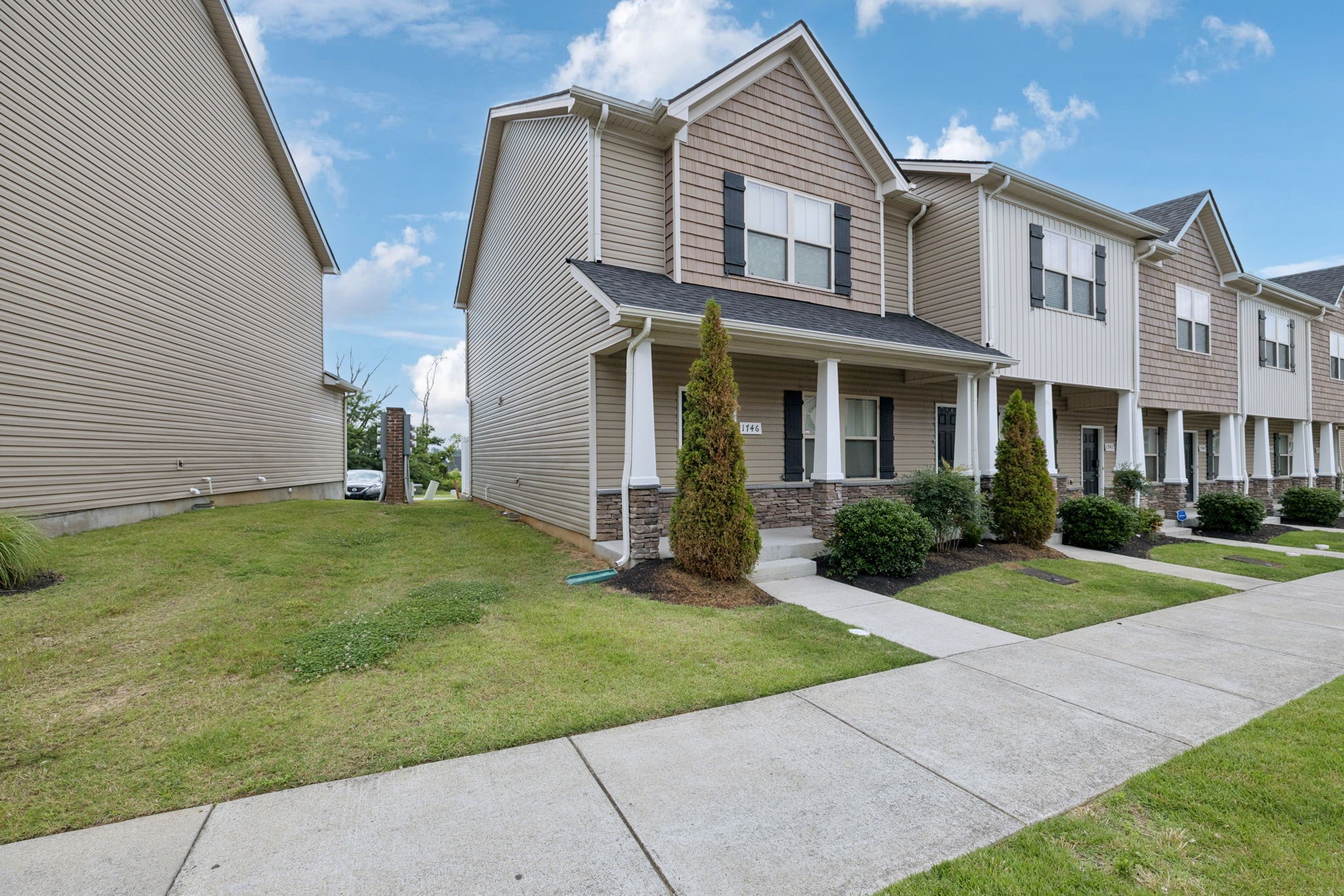 1746 Sprucedale Dr Property Photo 20