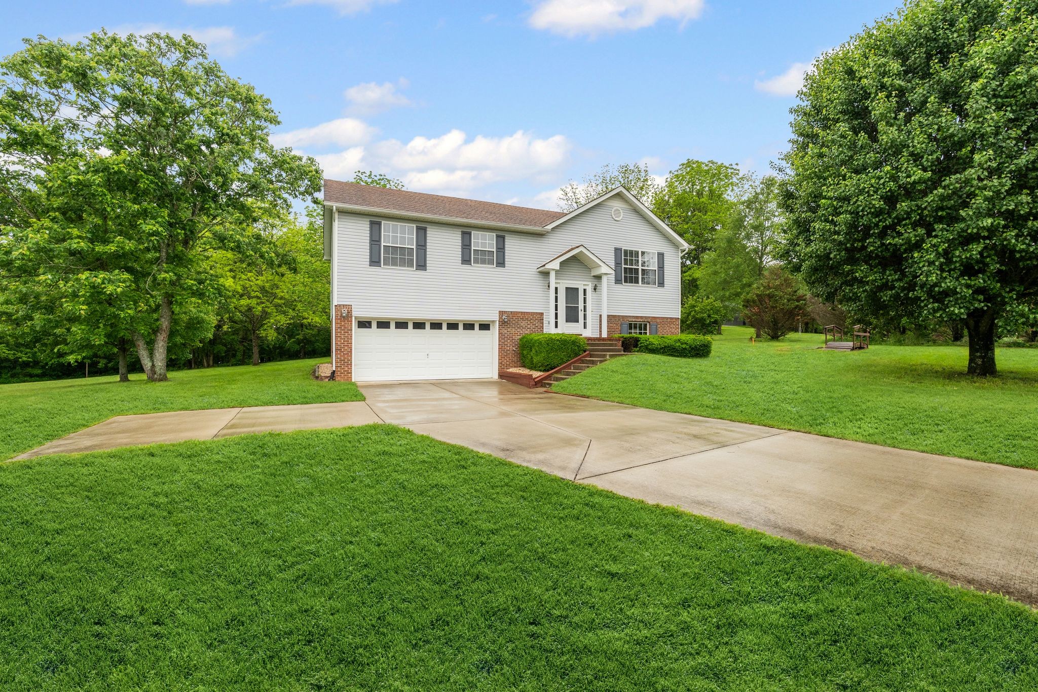 520 White Oak Trl Property Photo 1