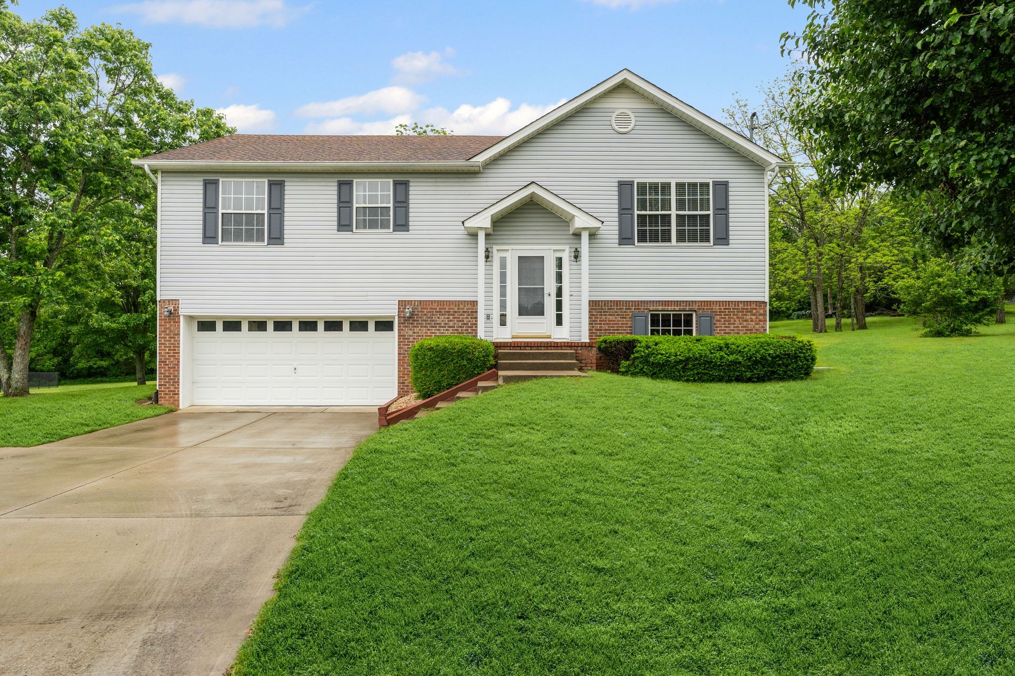 520 White Oak Trl Property Photo 2