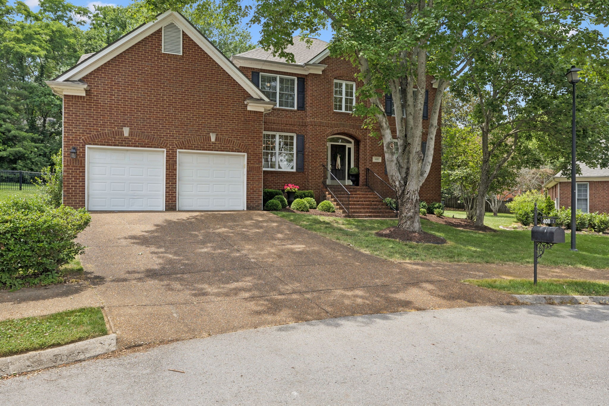 408 Twickenham Pl Property Photo 3