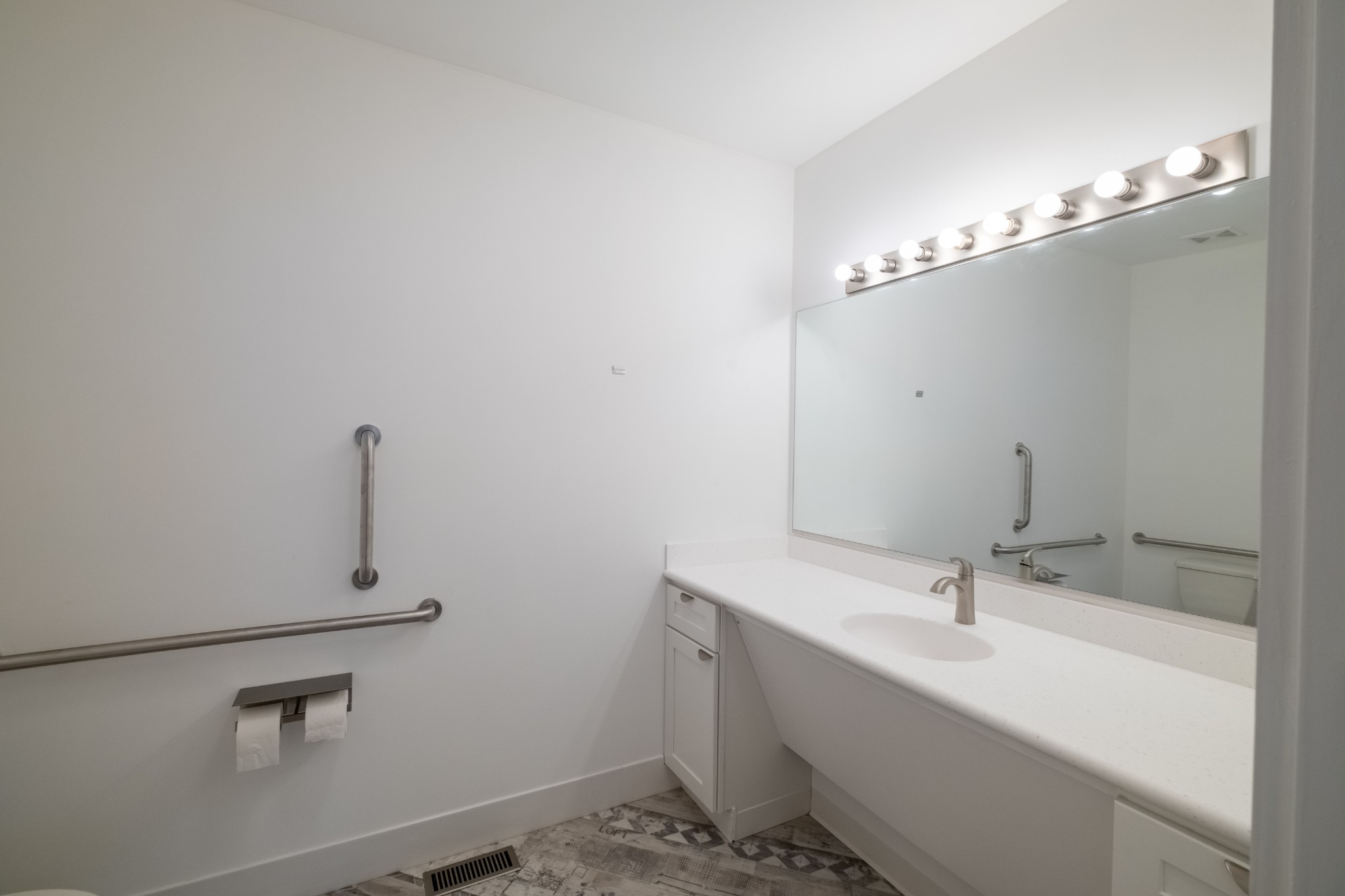 410 Dinah Shore Blvd Property Photo 24