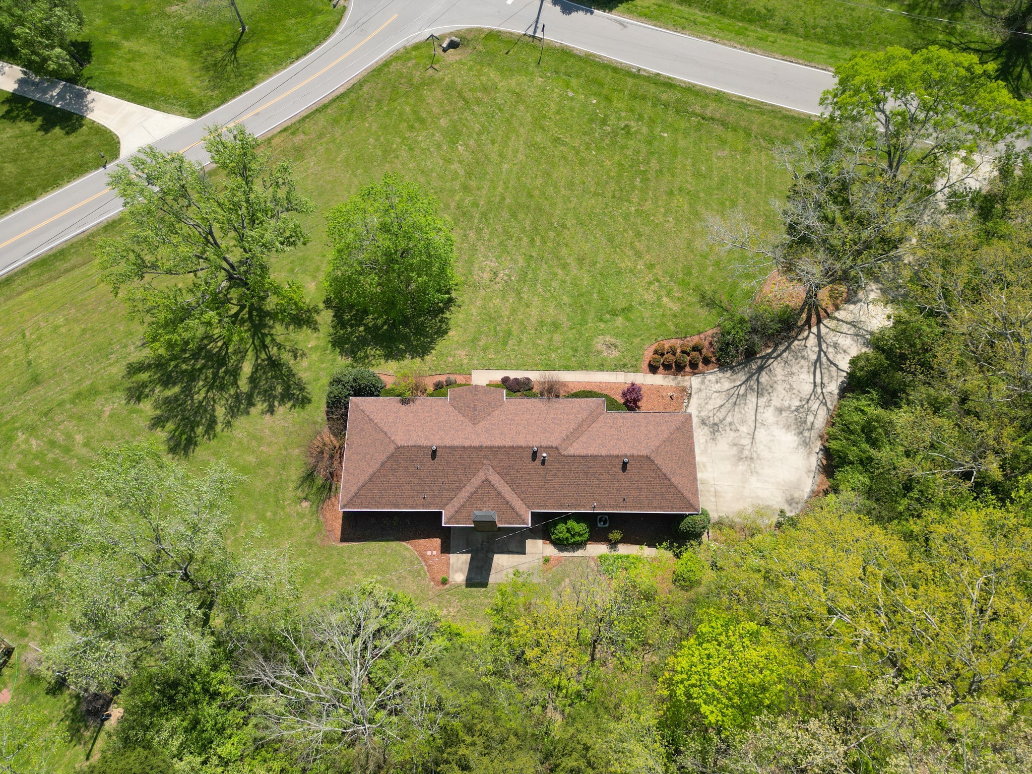5899 E Ashland Dr Property Photo 9