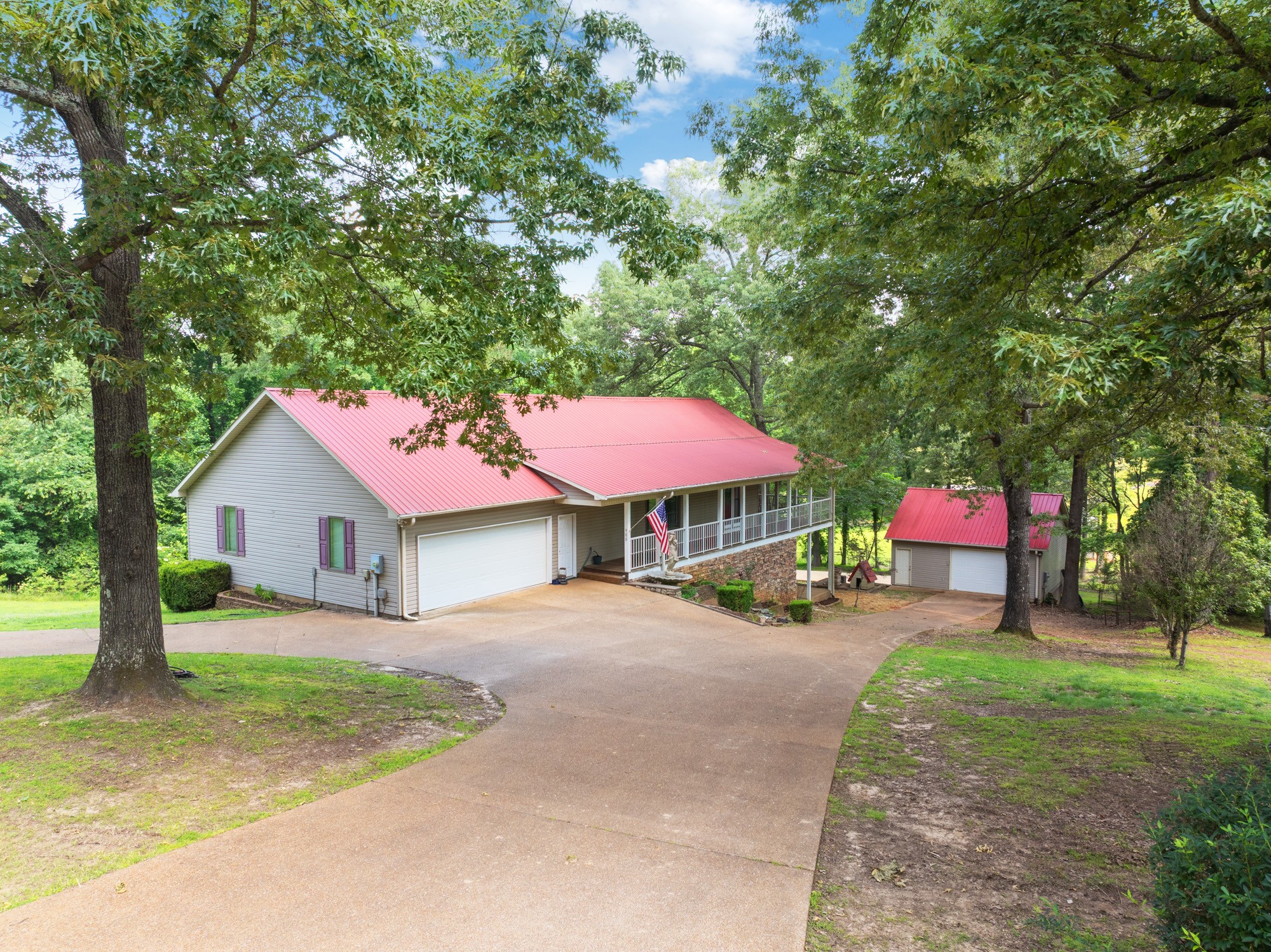 900 Pine Ridge Rd Property Photo 1