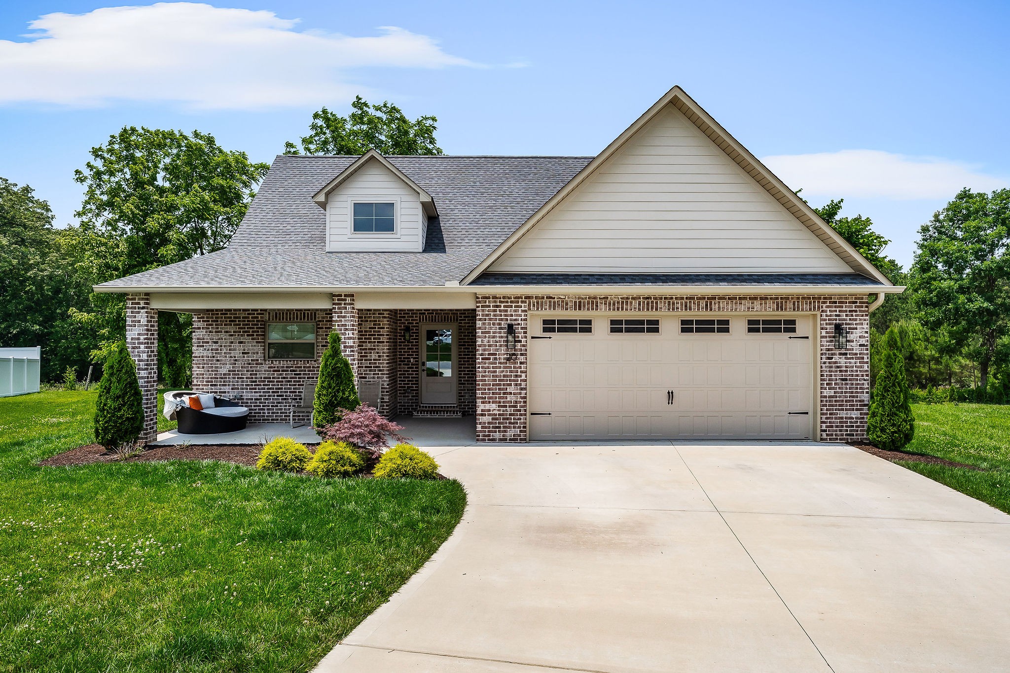 20 Cabot Ln Property Photo 1