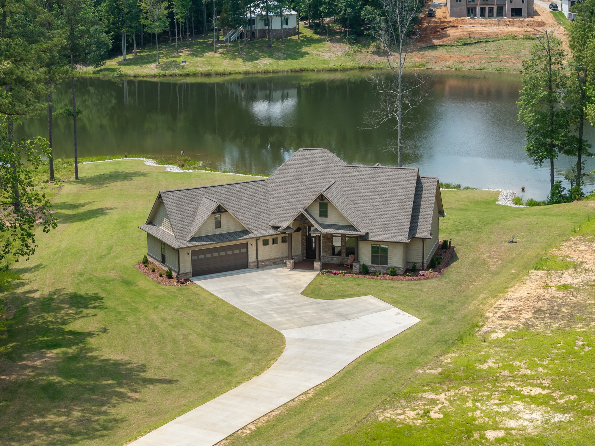 185 Stately Oak Dr Property Photo 1