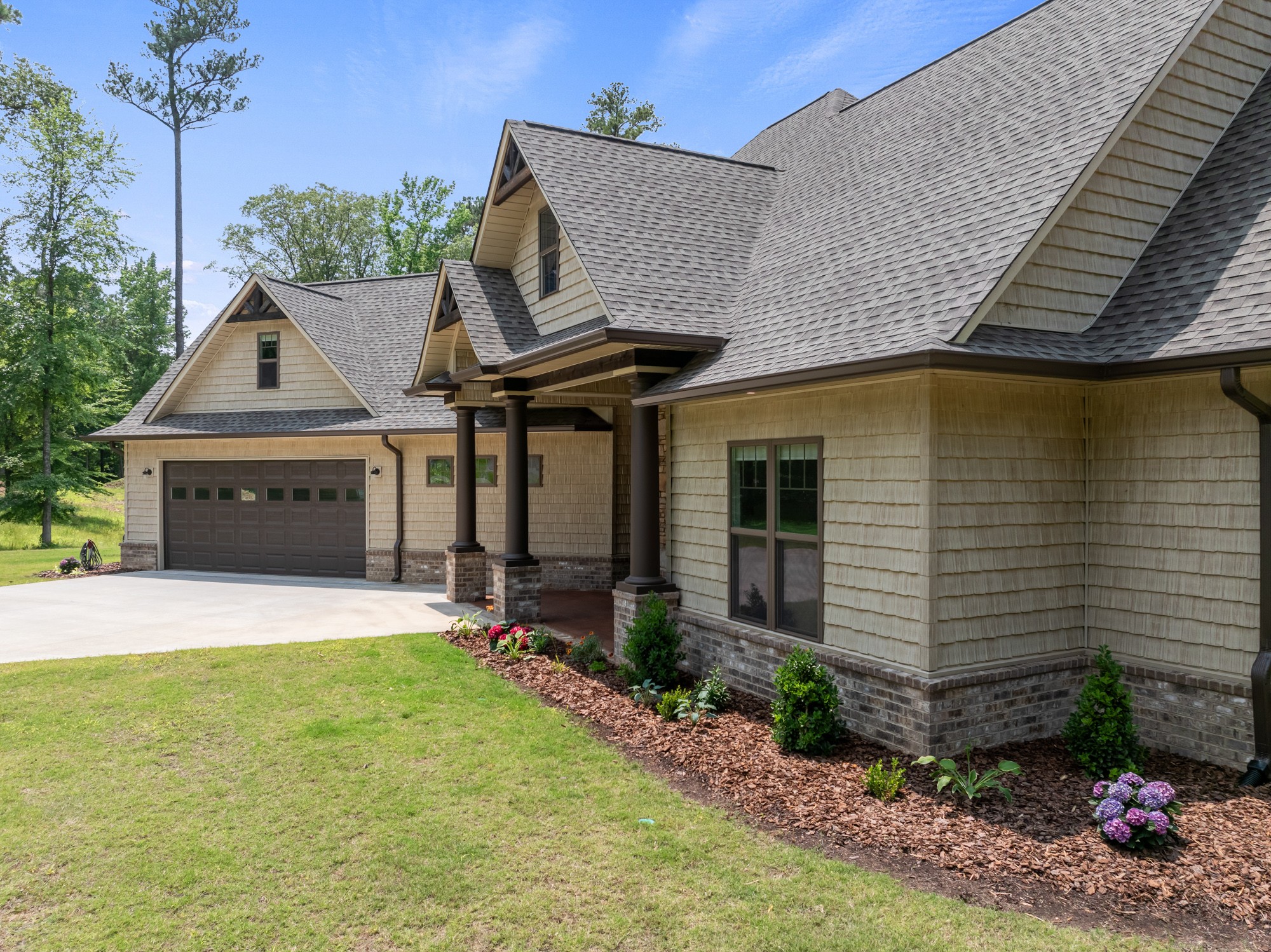 185 Stately Oak Dr Property Photo 2