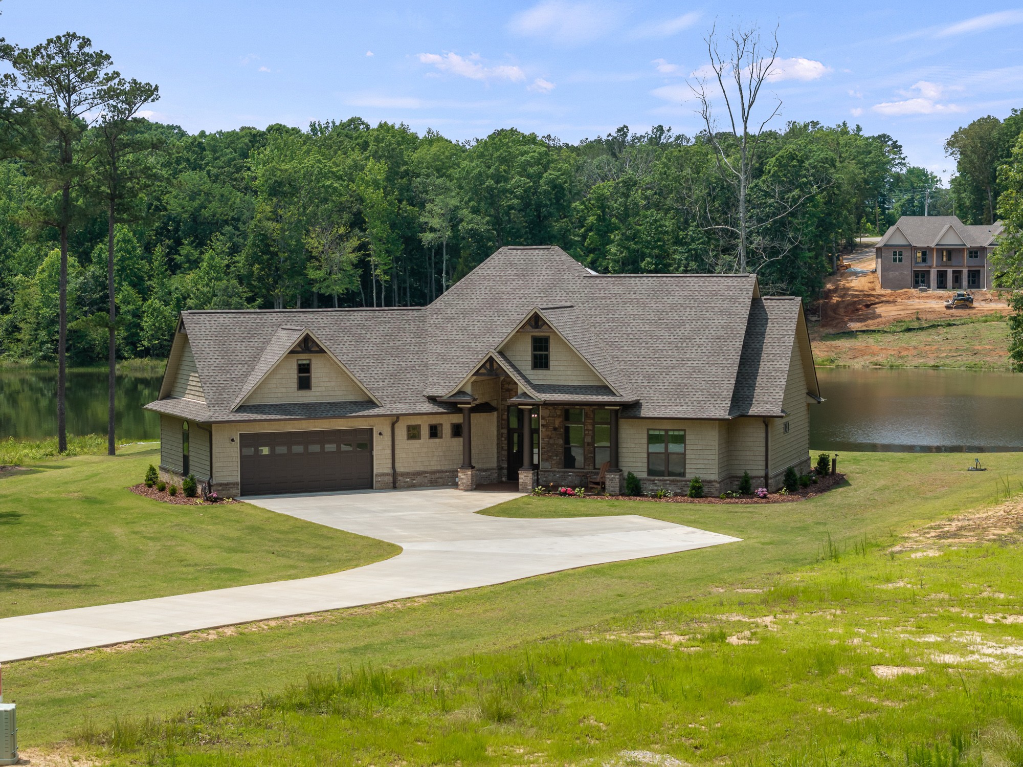 185 Stately Oak Dr Property Photo 3