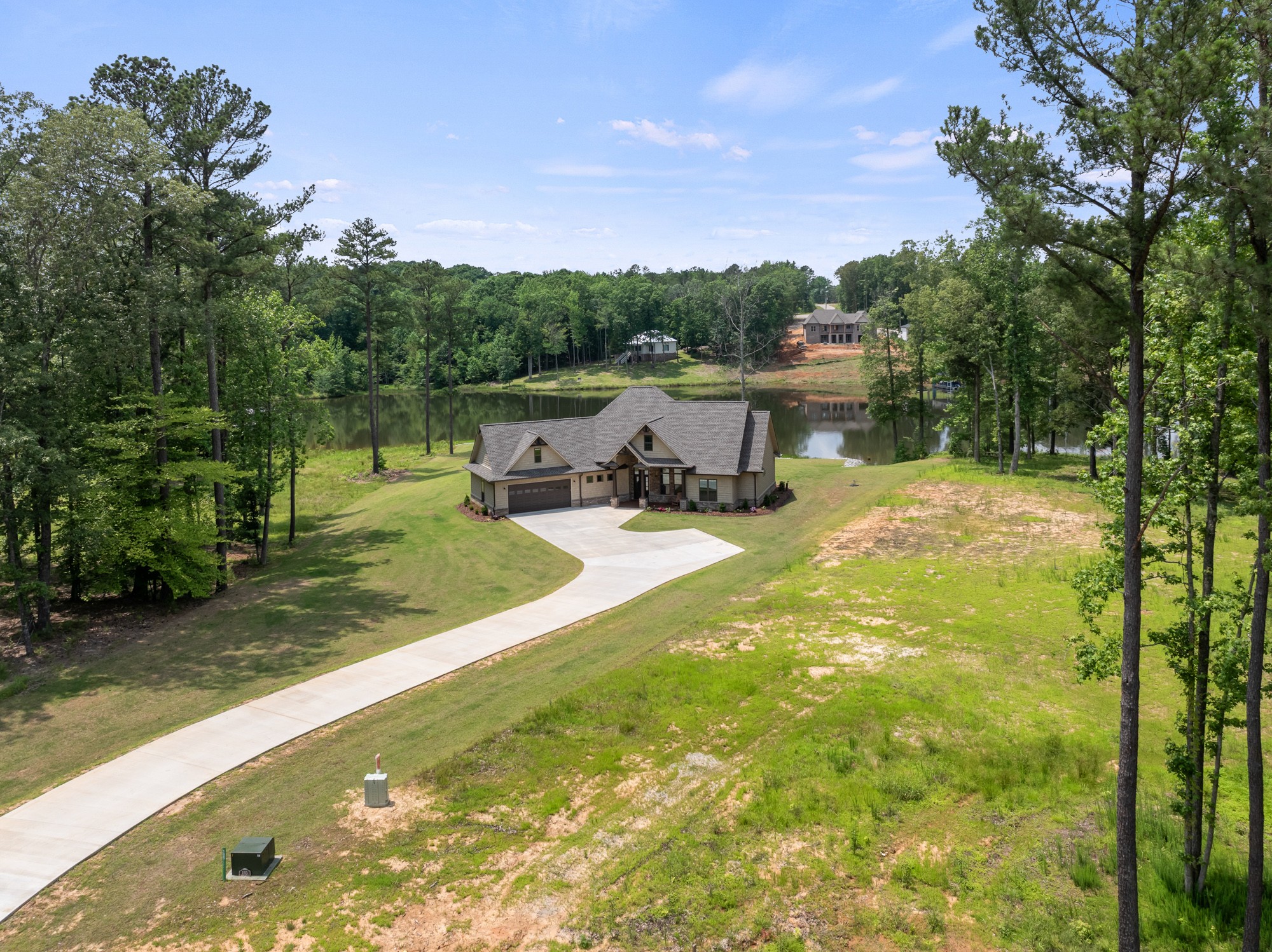 185 Stately Oak Dr Property Photo 4