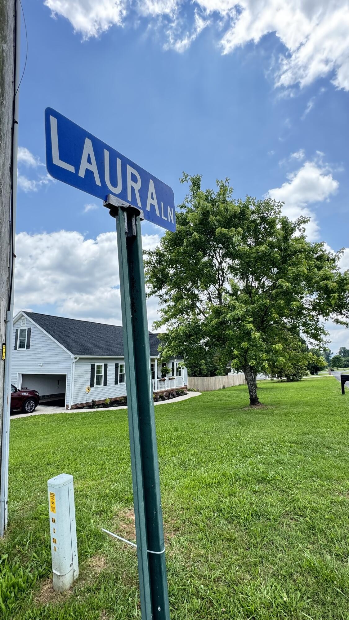 19 Laura Lane Property Photo 8