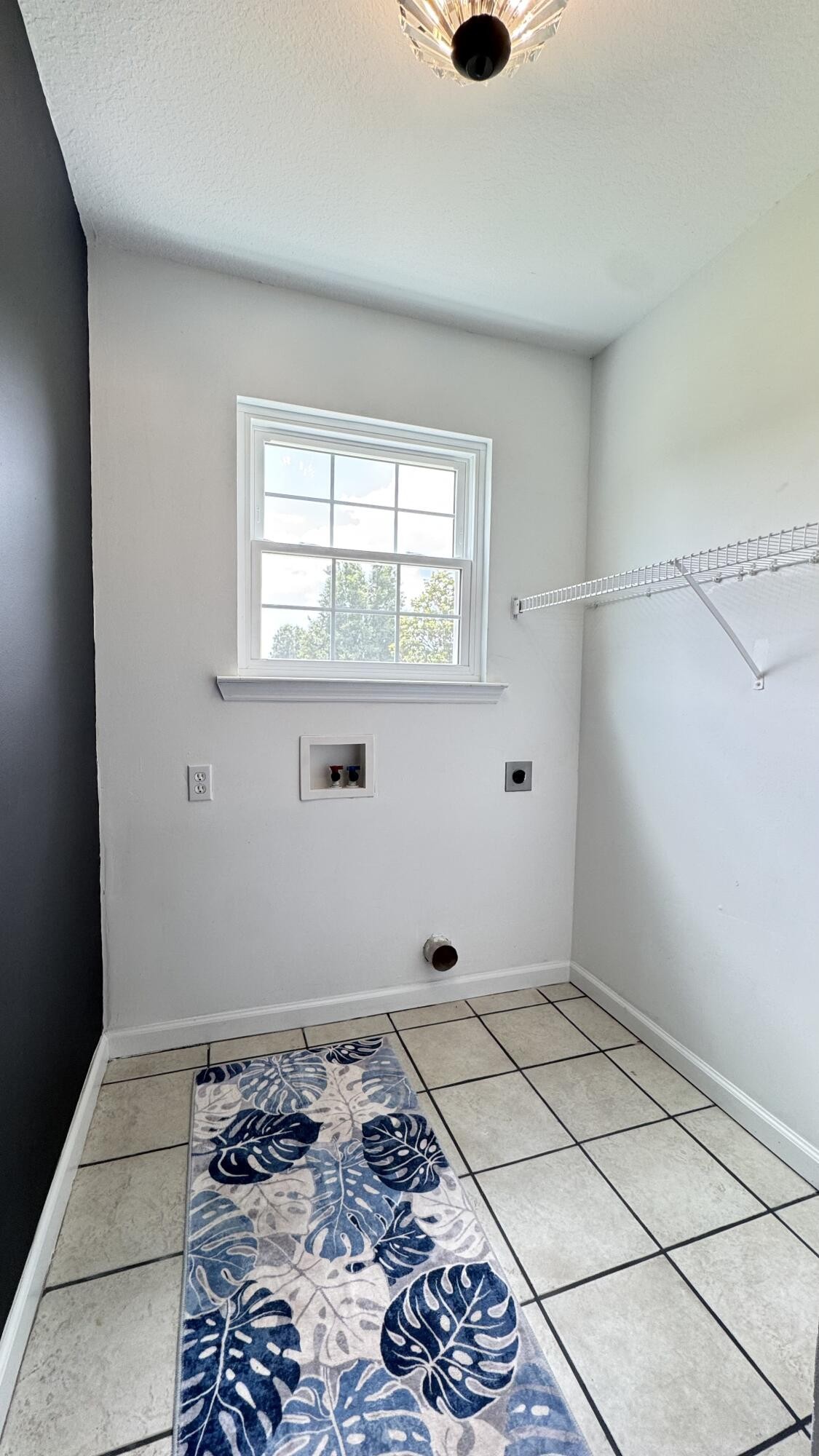 19 Laura Lane Property Photo 28
