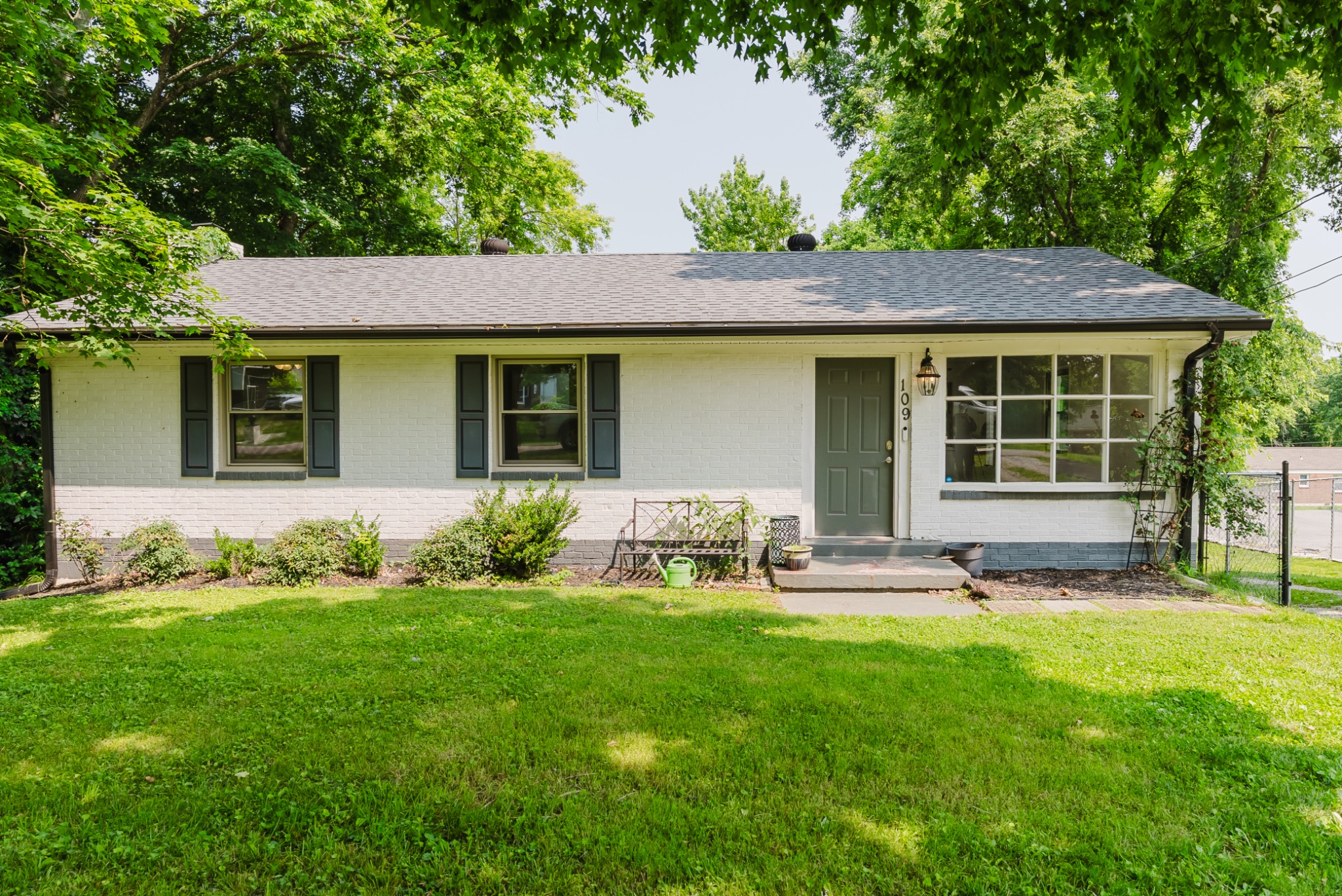 109 Hobbs Dr Property Photo 1