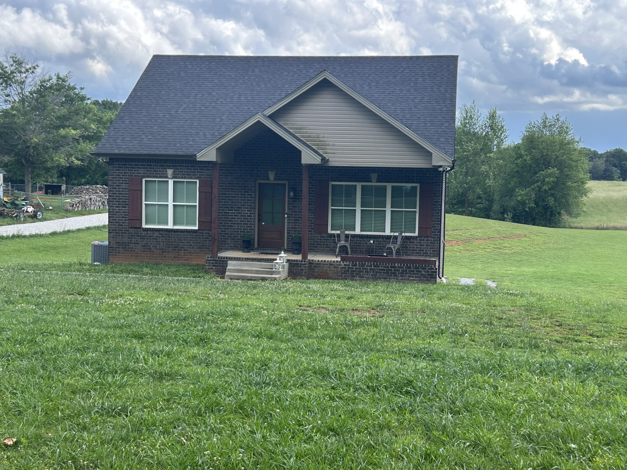 141 Kinnard Rd Property Photo 1