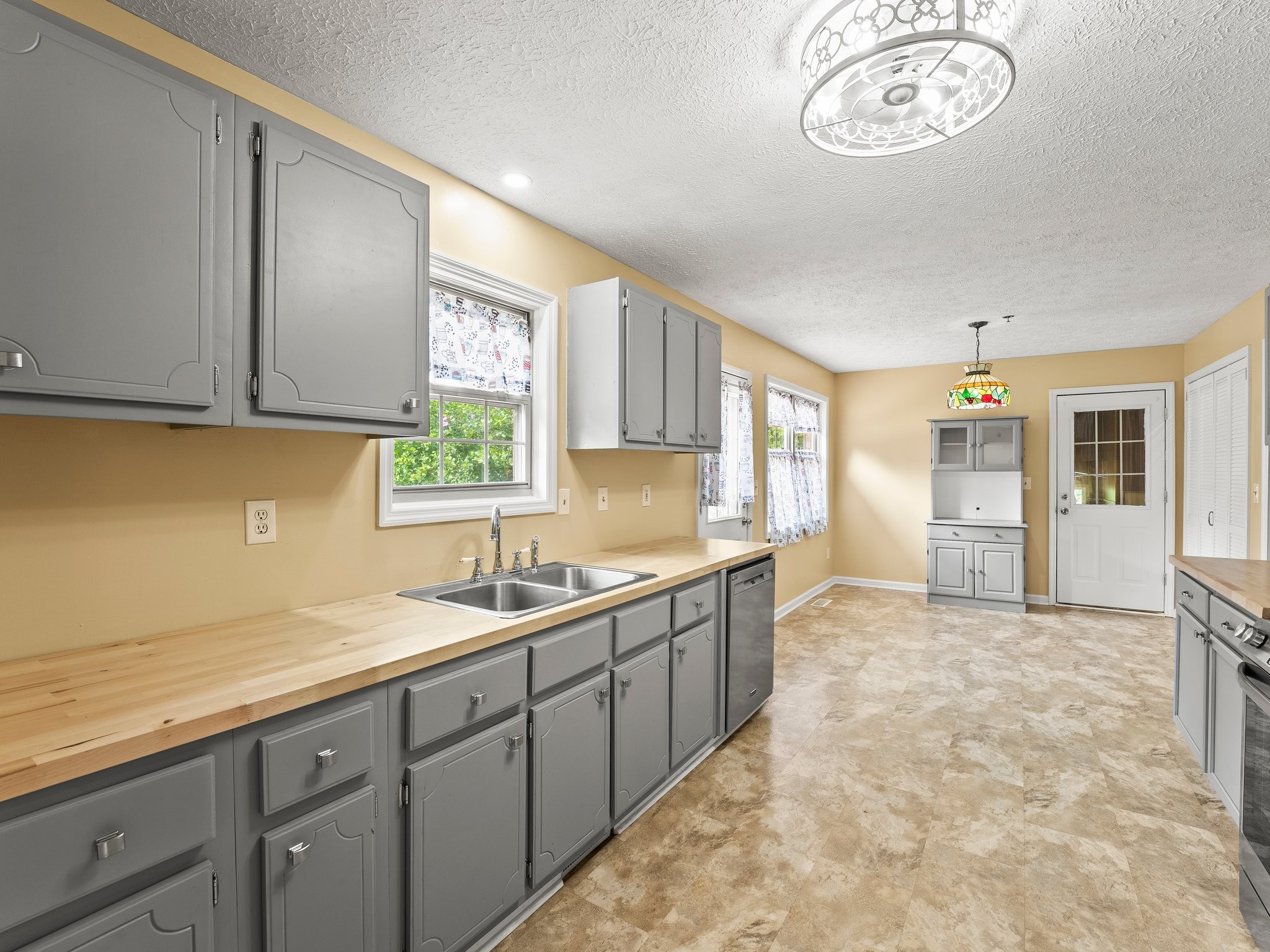 1611 Lincoln St, W Property Photo 24