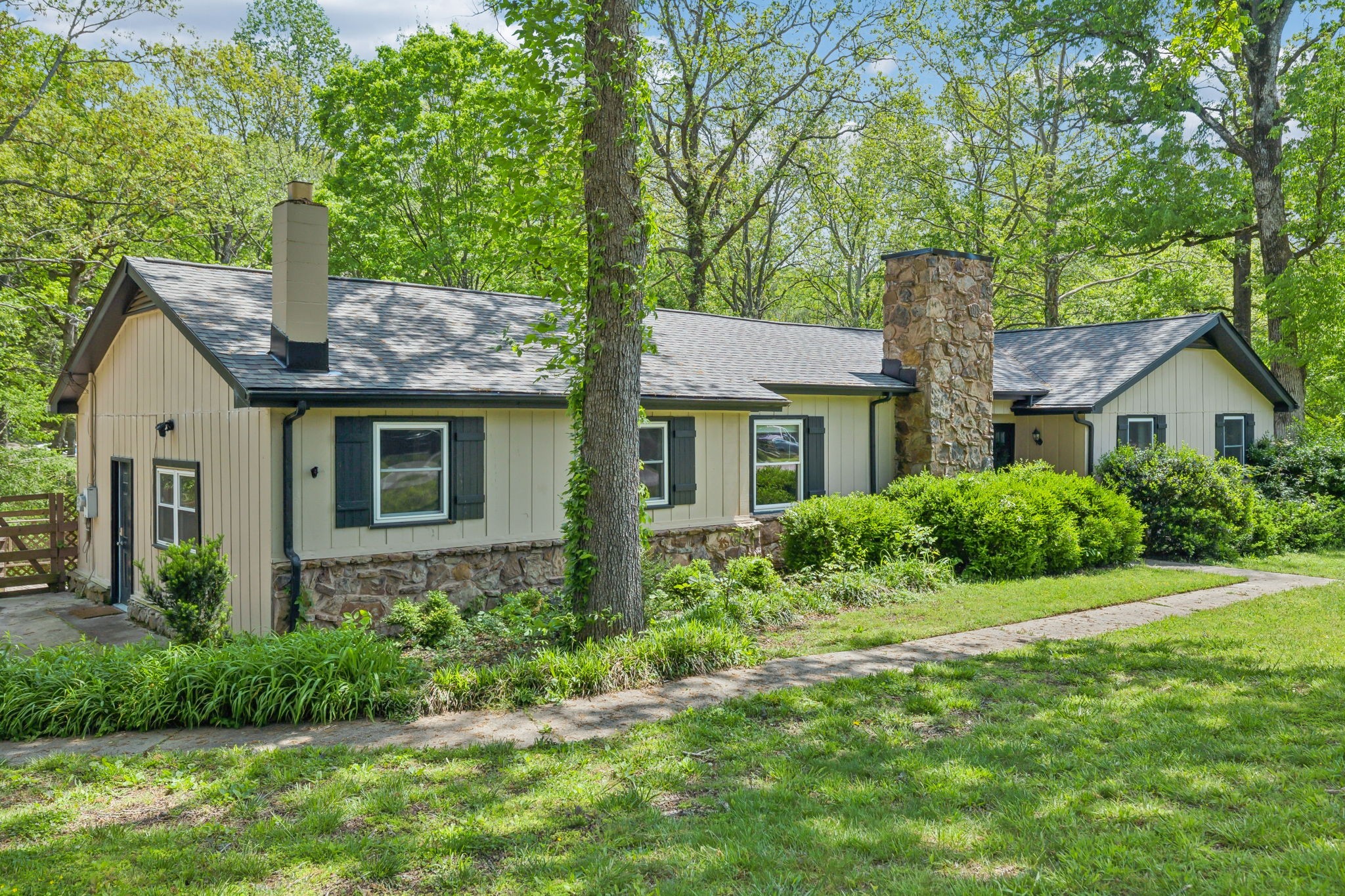 258 Woodlands Dr Property Photo 1