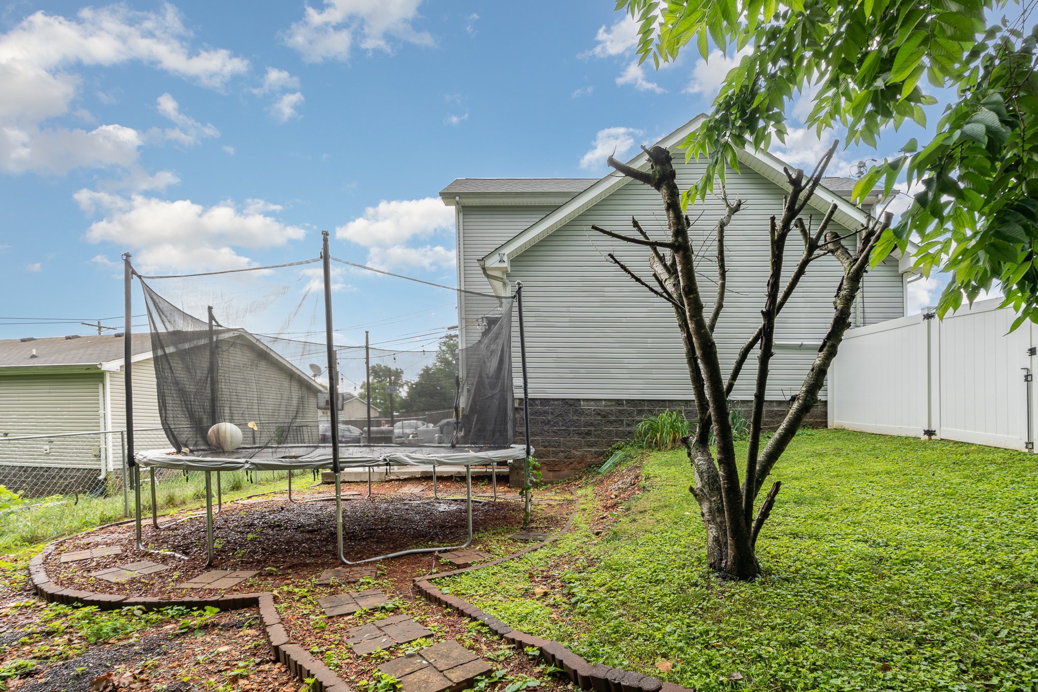 1077 Gunpoint Dr Property Photo 29