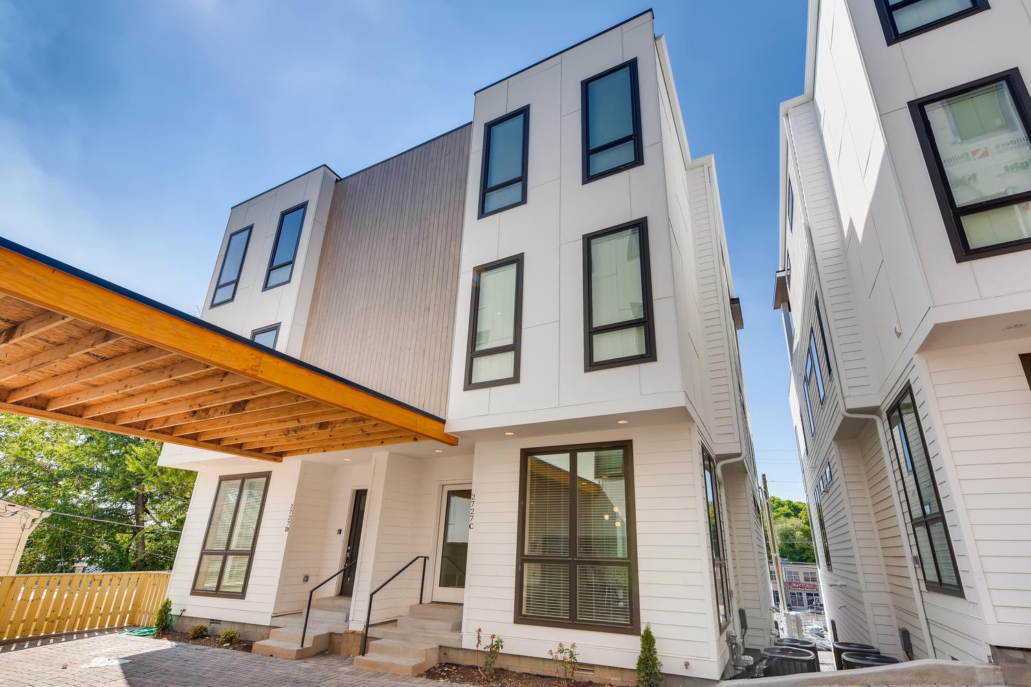 2727 Westwood Dr Property Photo 1