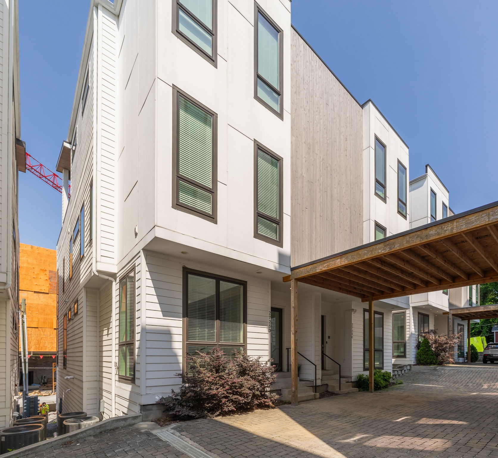 2725 Westwood Dr Property Photo 2