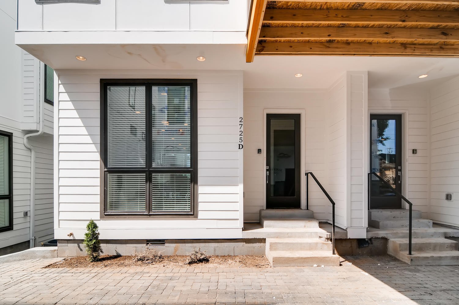 2725 Westwood Dr Property Photo 4