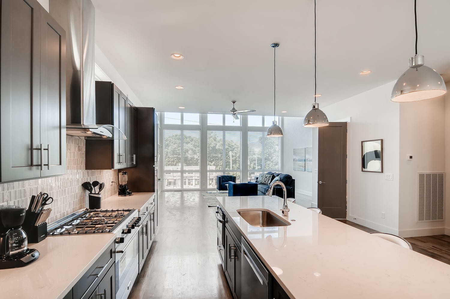 2725 Westwood Dr Property Photo 6