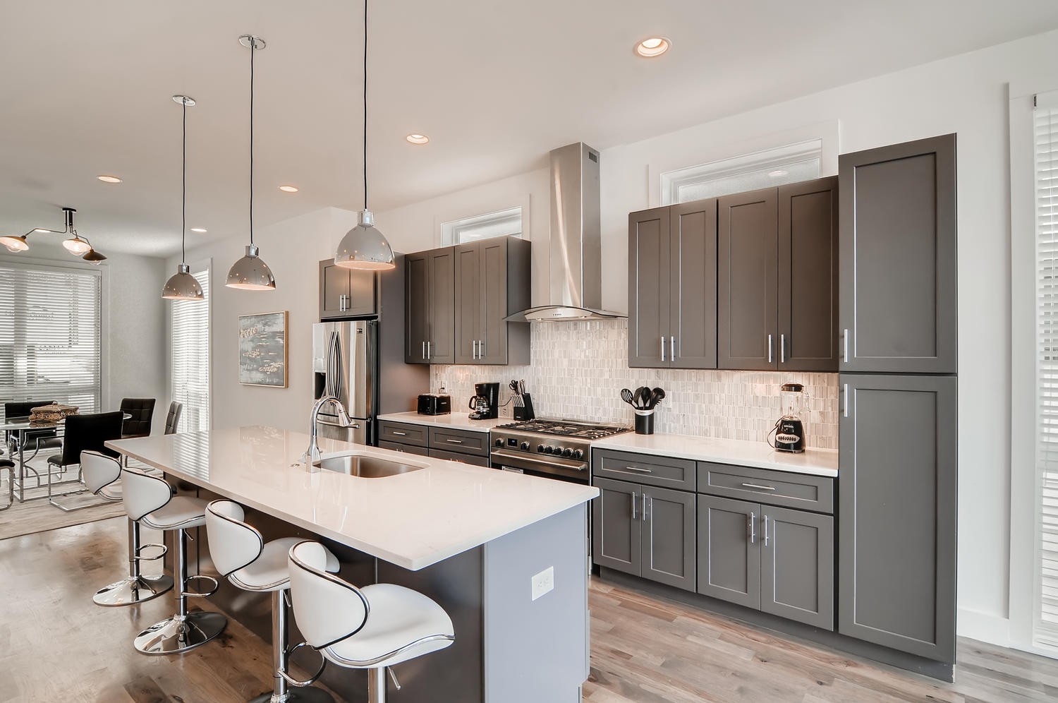 2725 Westwood Dr Property Photo 9