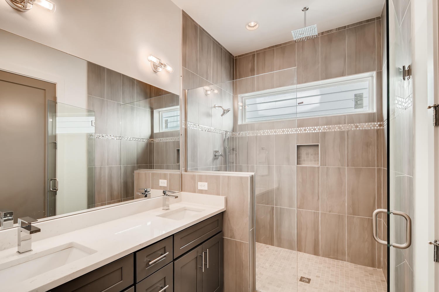 2725 Westwood Dr Property Photo 15