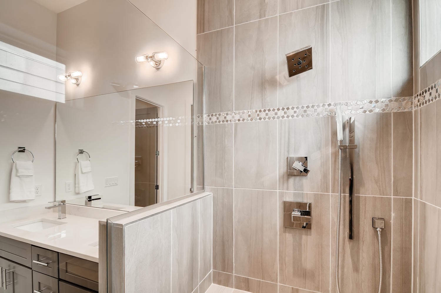 2725 Westwood Dr Property Photo 16