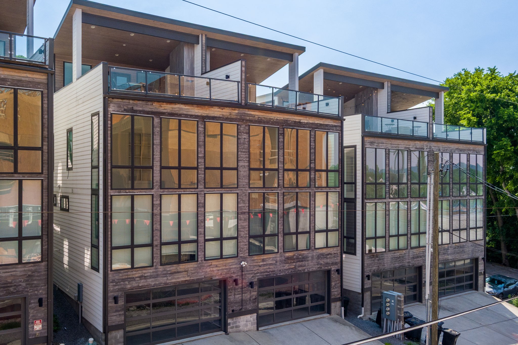 2725 Westwood Dr Property Photo 1