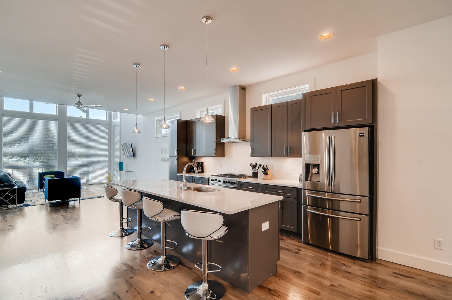 2725 Westwood Dr Property Photo 3