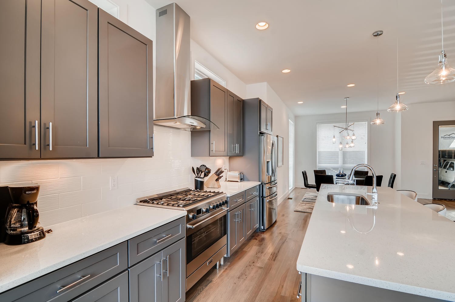 2725 Westwood Dr Property Photo 4