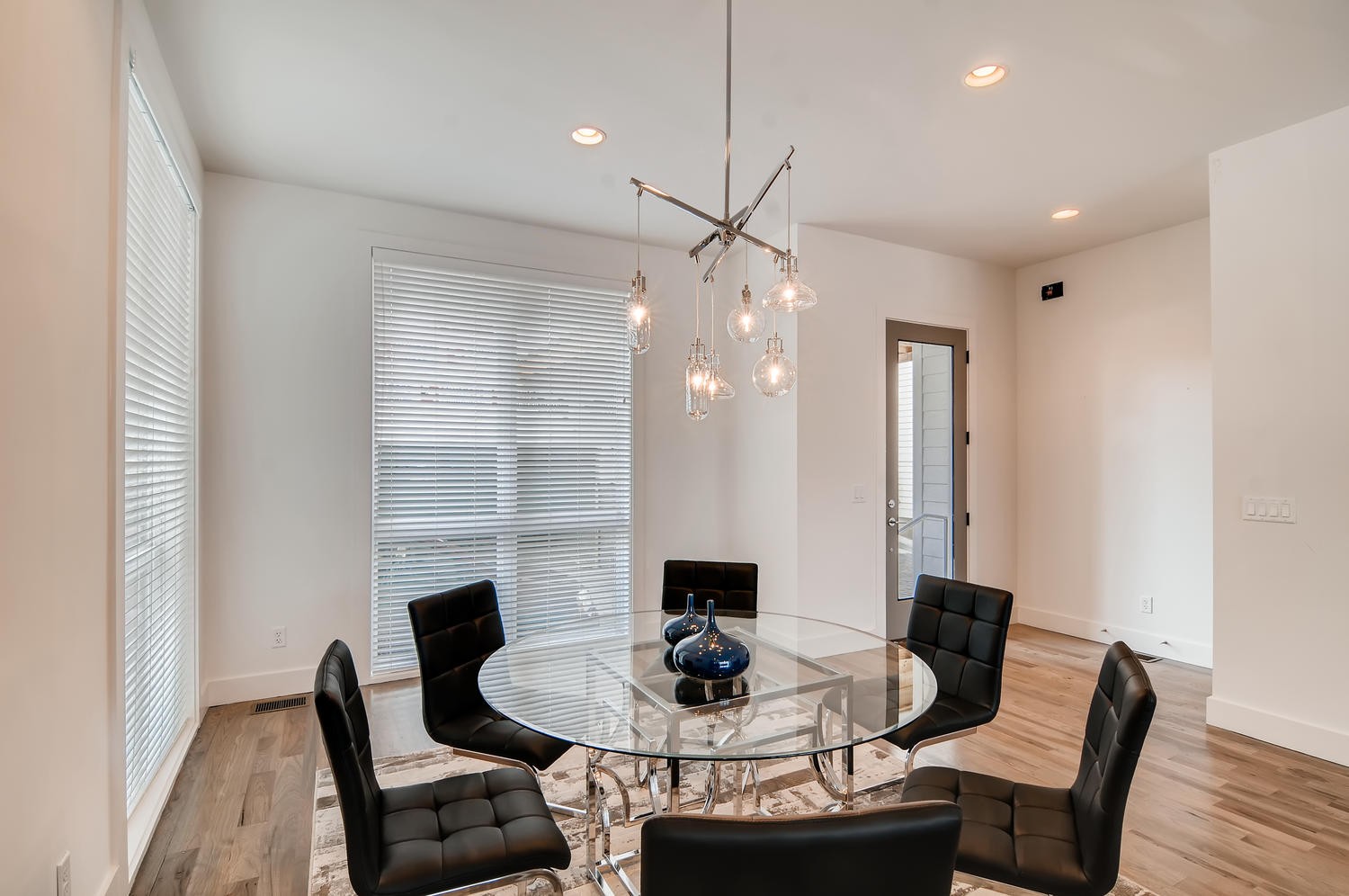 2725 Westwood Dr Property Photo 5