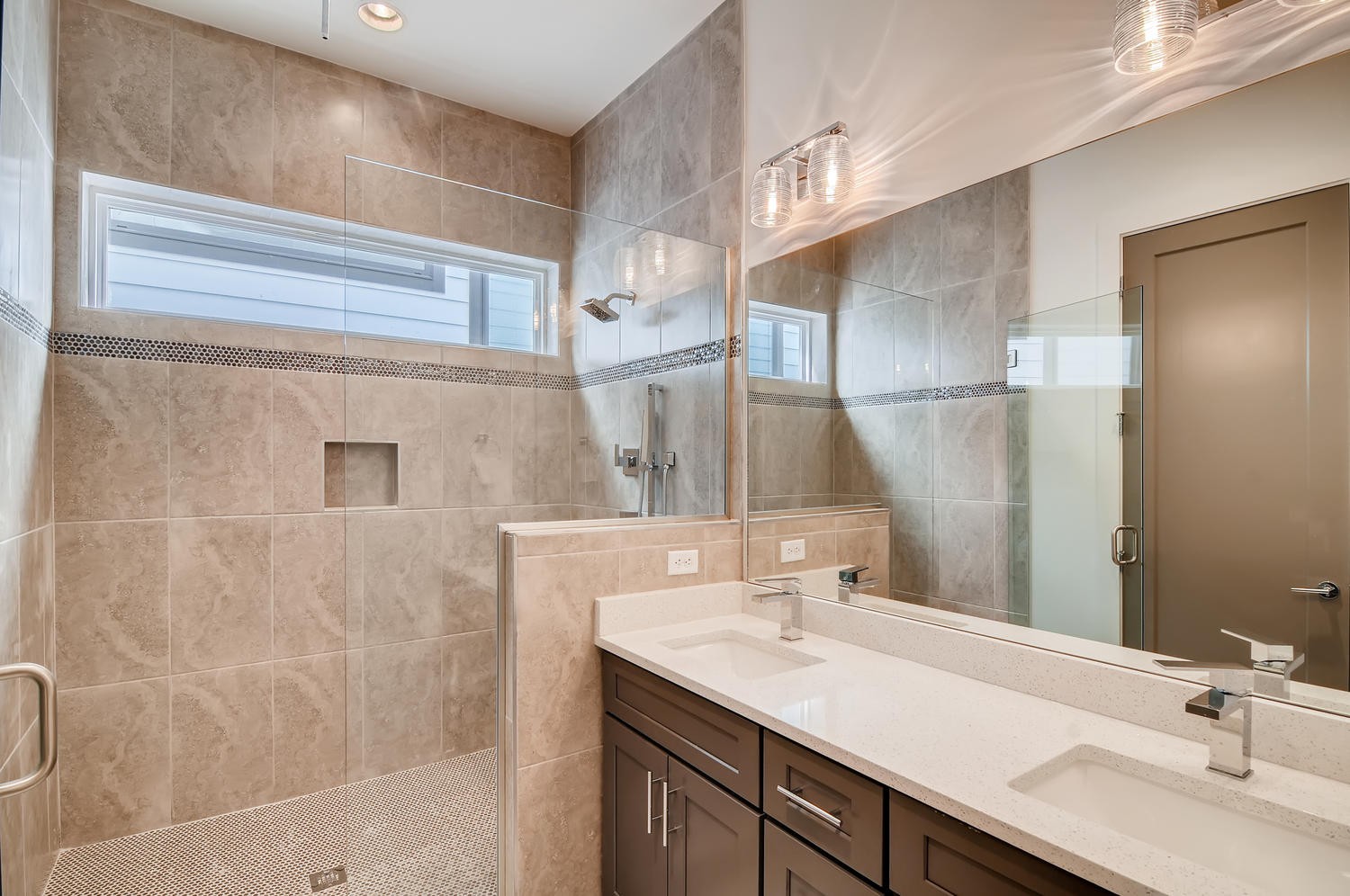 2725 Westwood Dr Property Photo 9