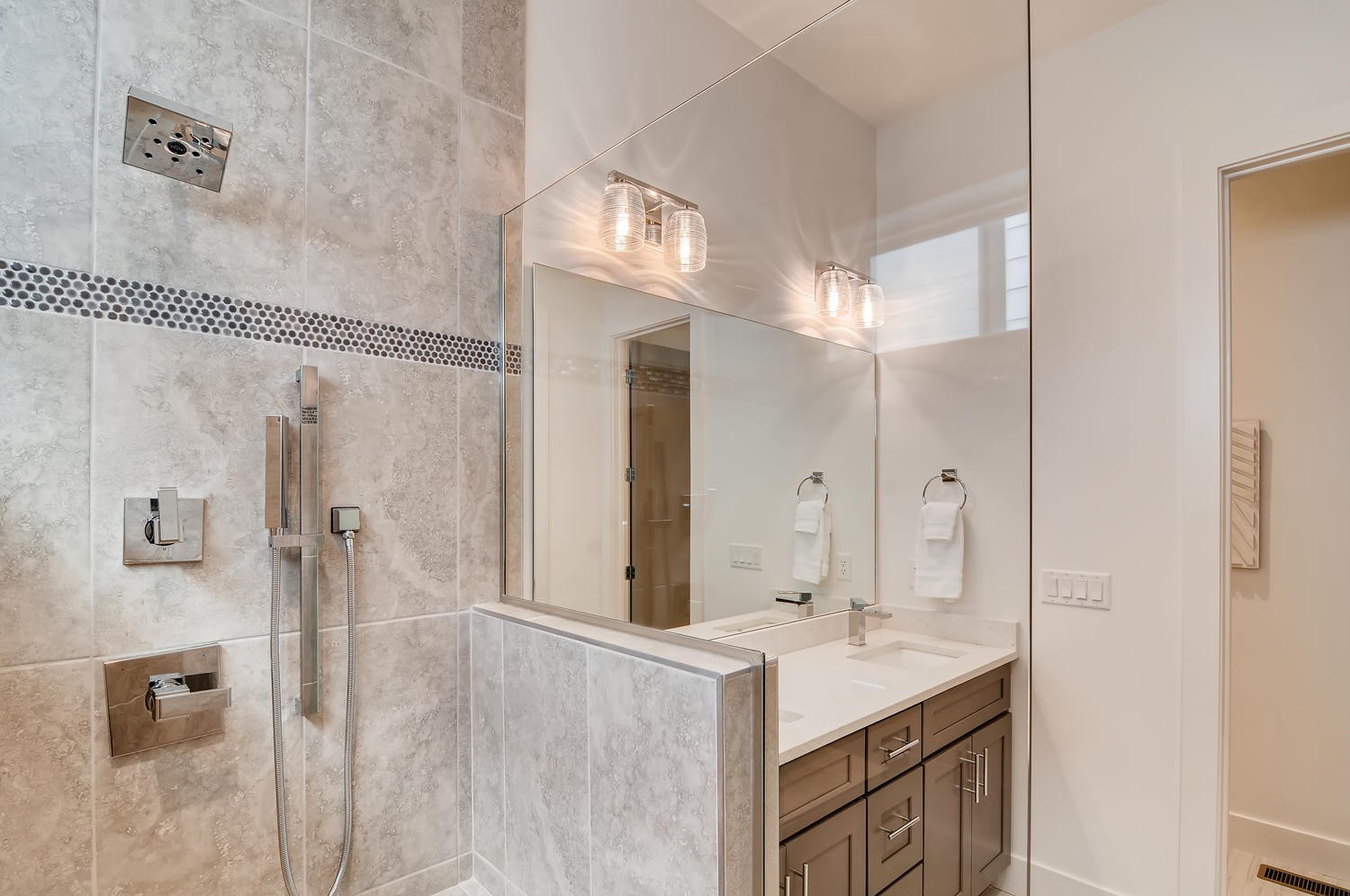 2725 Westwood Dr Property Photo 10