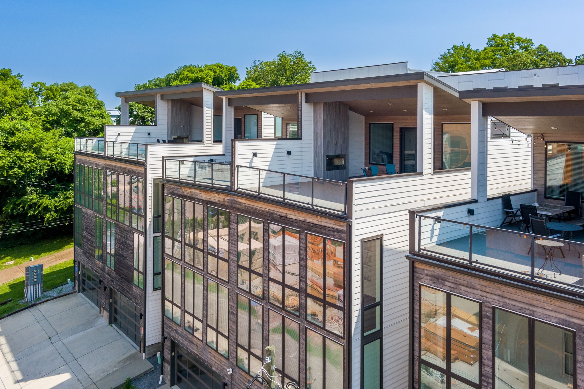 2725 Westwood Dr Property Photo 31