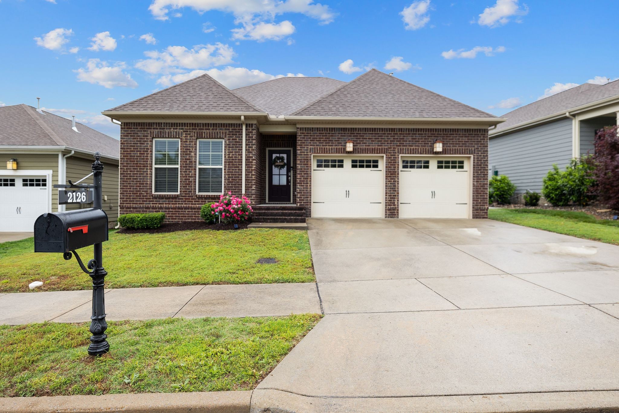 2126 Kirkwall Dr Property Photo 1