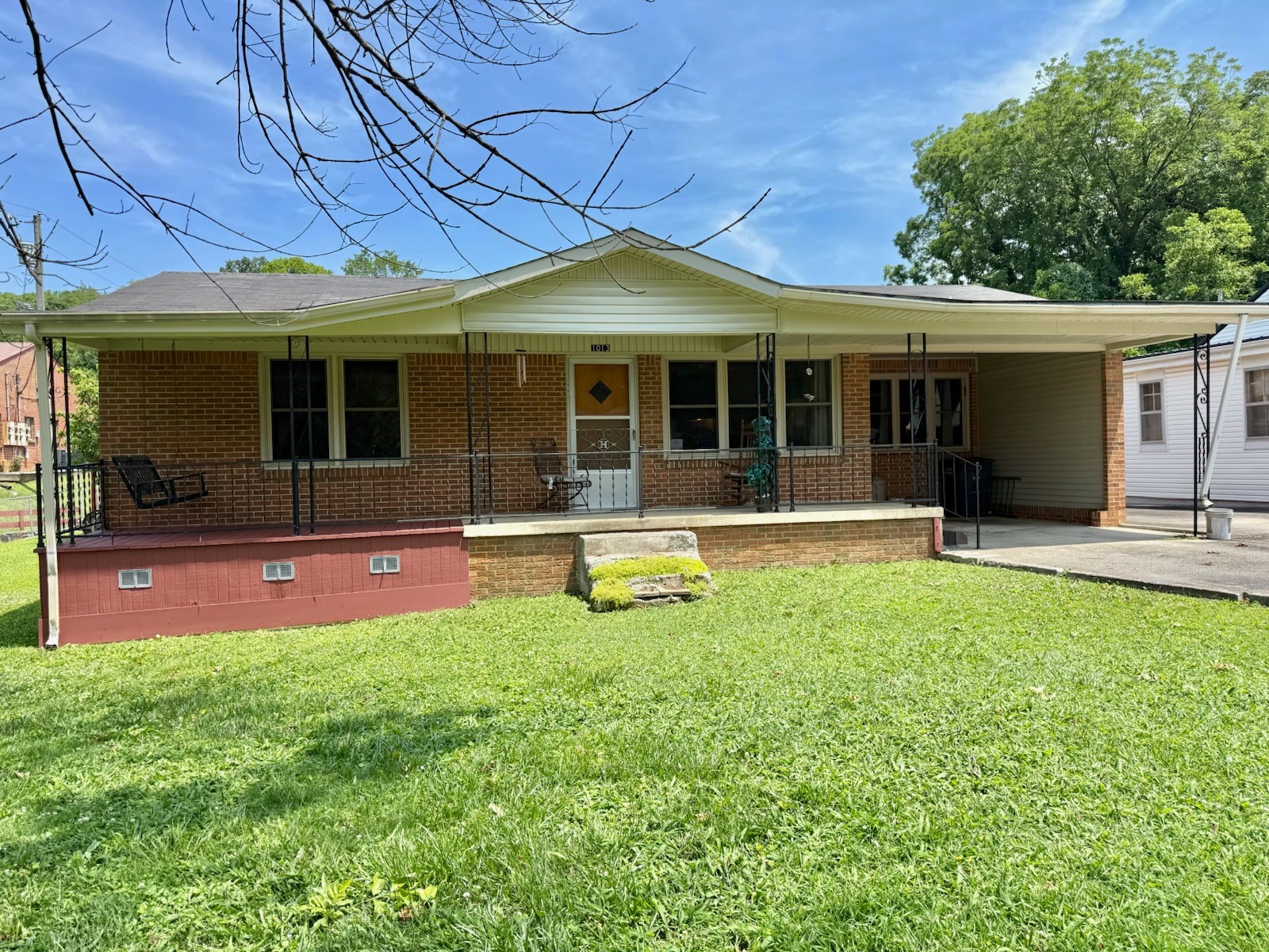 1013 College St, W Property Photo 1