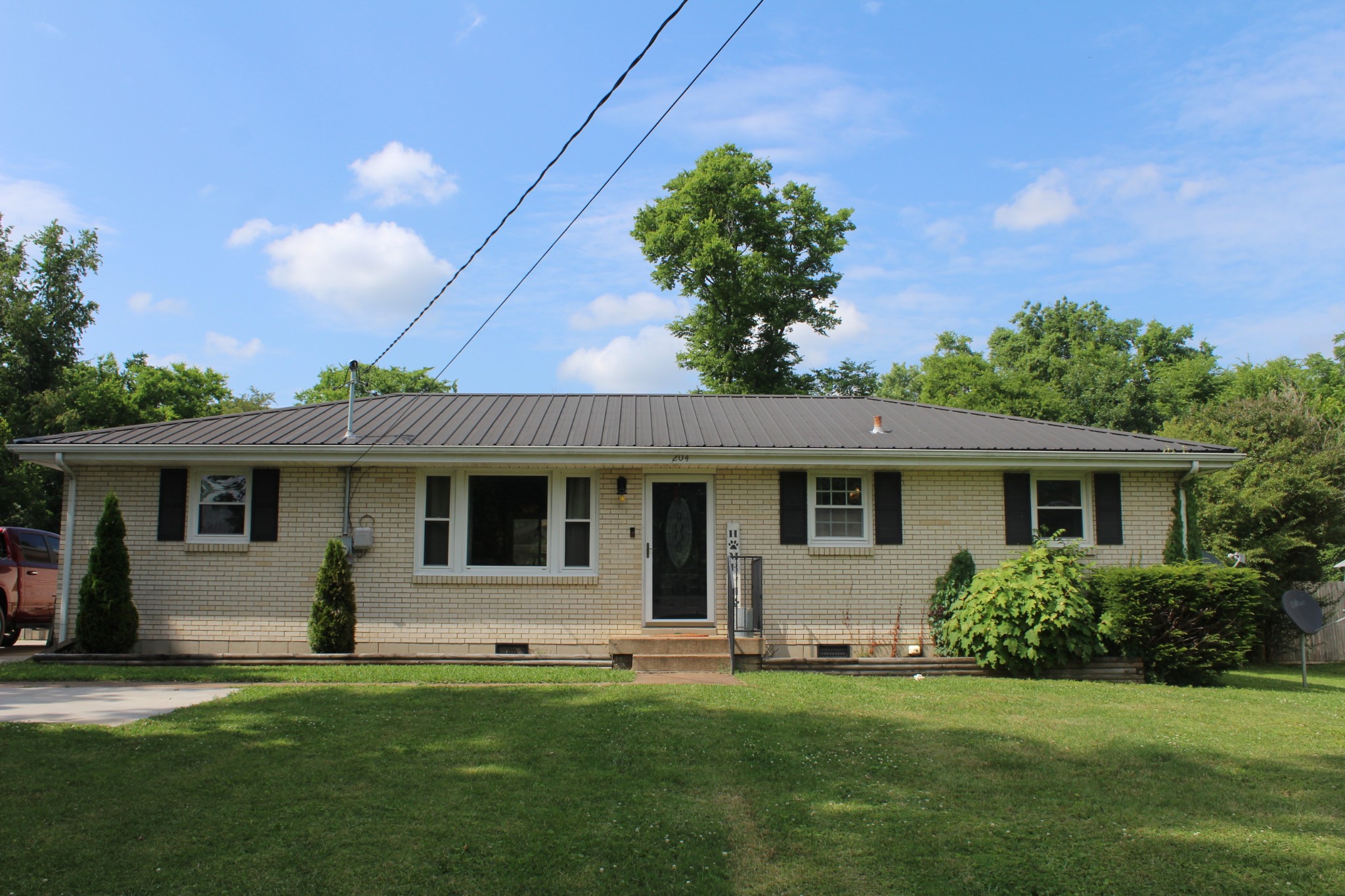 204 Morris St Property Photo 1