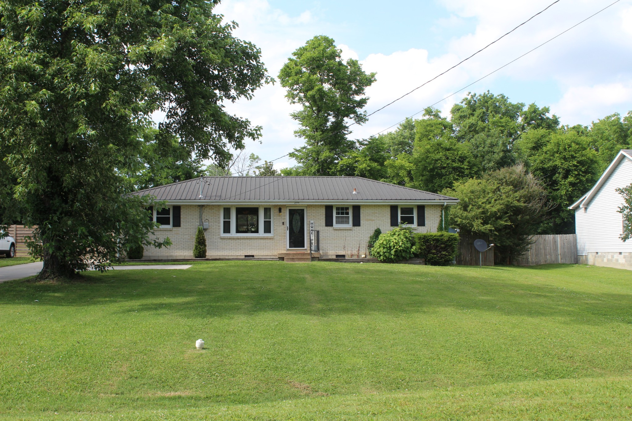 204 Morris St Property Photo 5