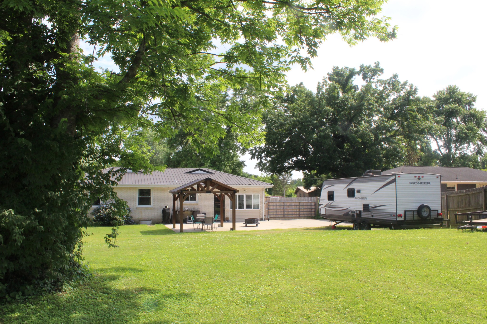 204 Morris St Property Photo 6