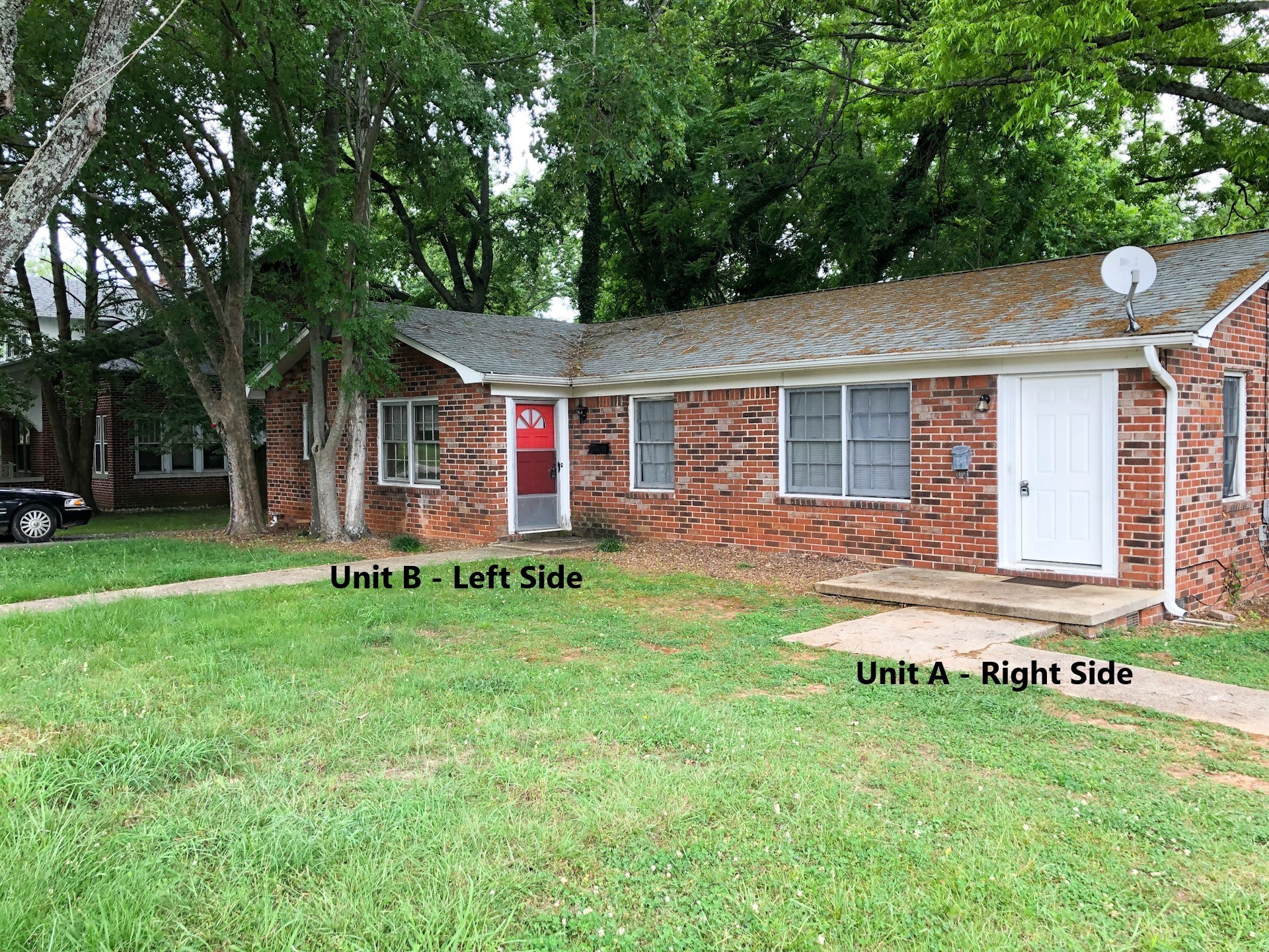 300 N Jefferson St Property Photo 1
