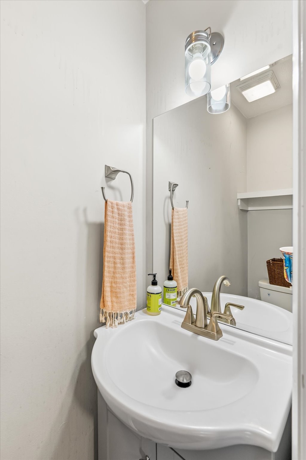 340 Edwin St Property Photo 20