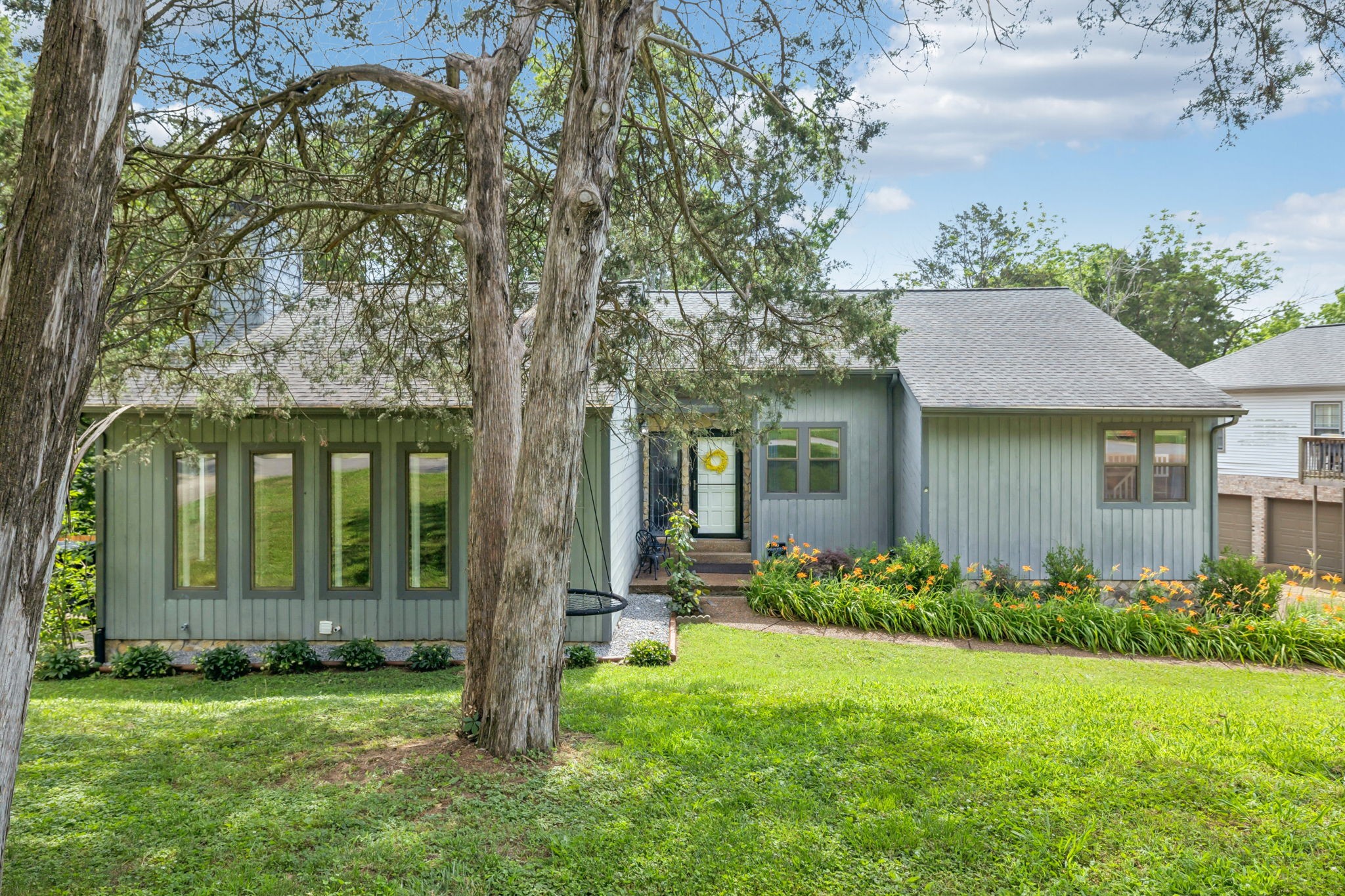 2416 Ravine Dr Property Photo 2