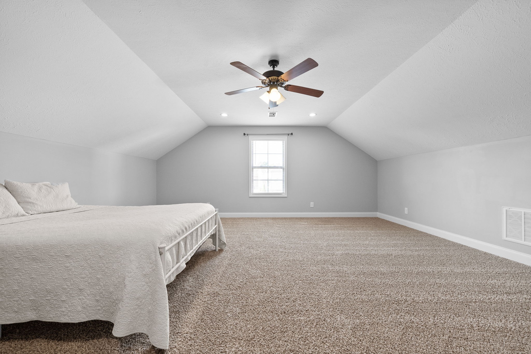 211 Sambar Dr Property Photo 21