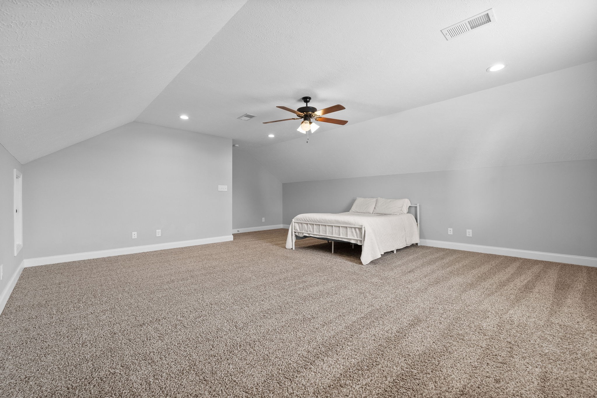 211 Sambar Dr Property Photo 23