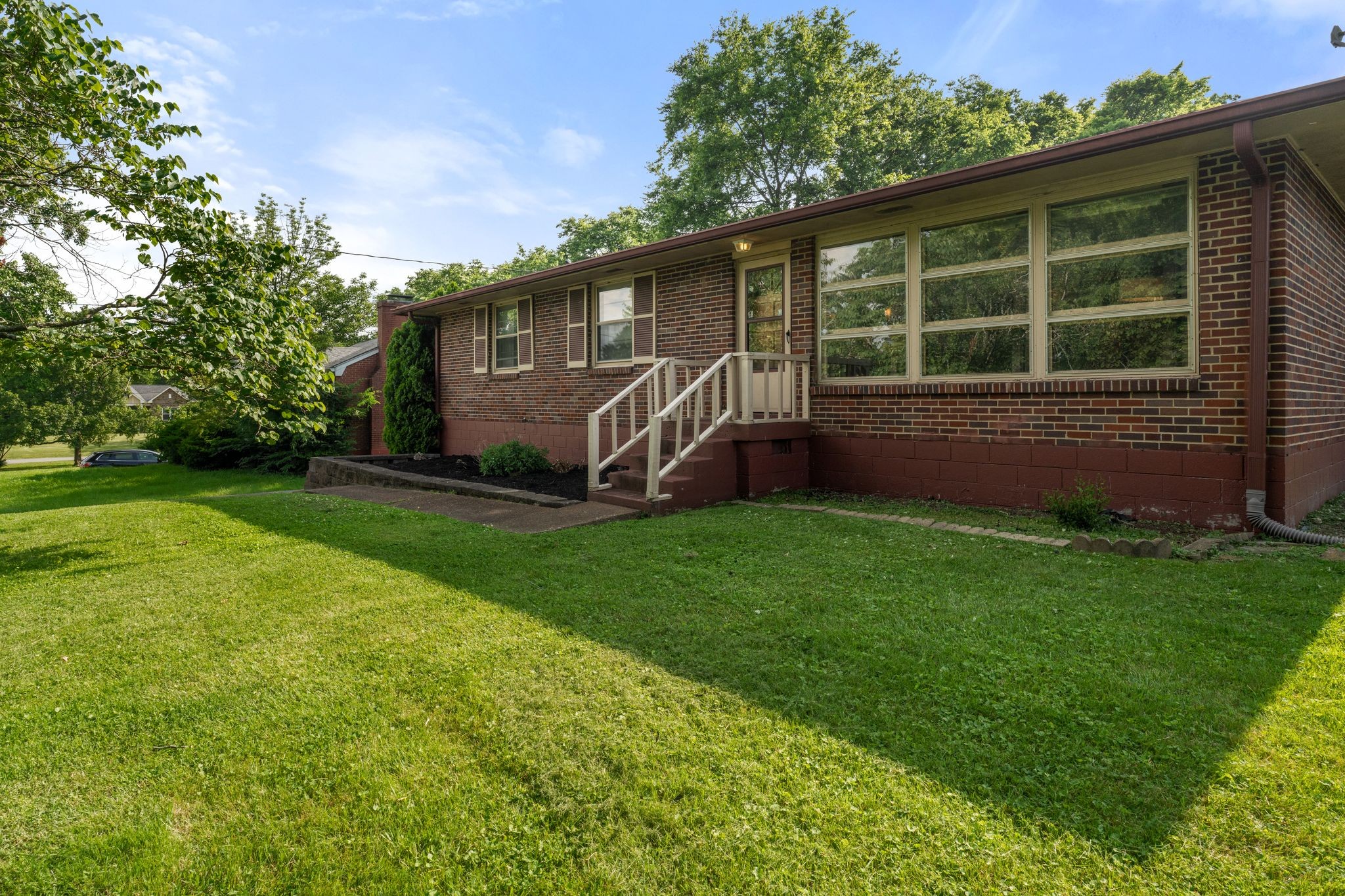 4505 Helmwood Dr Property Photo 2