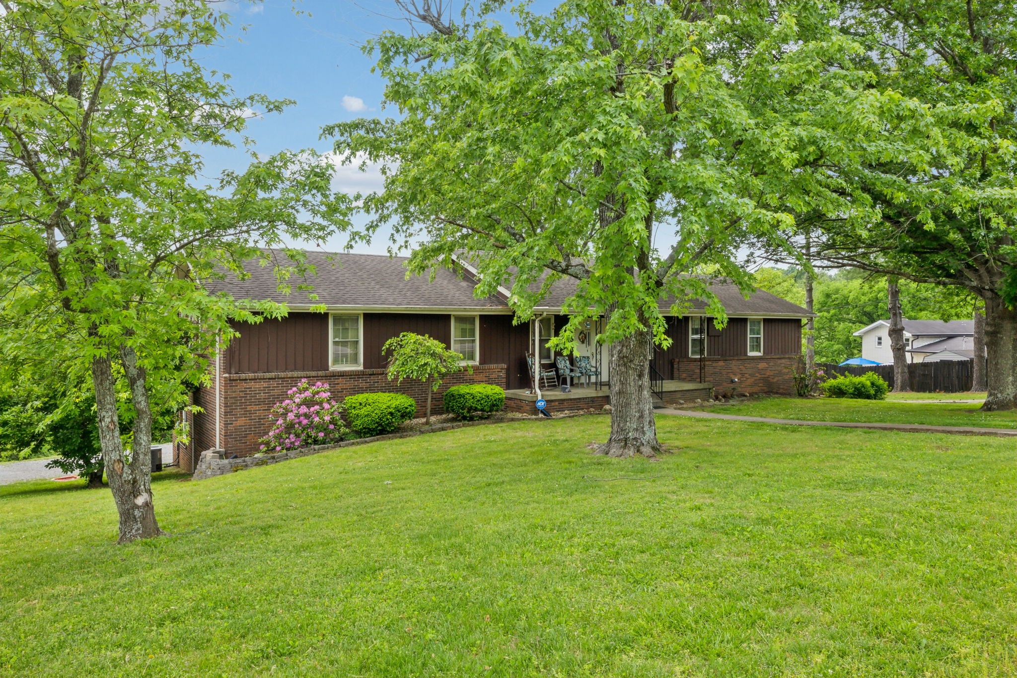214 Rosehill Dr Property Photo 1