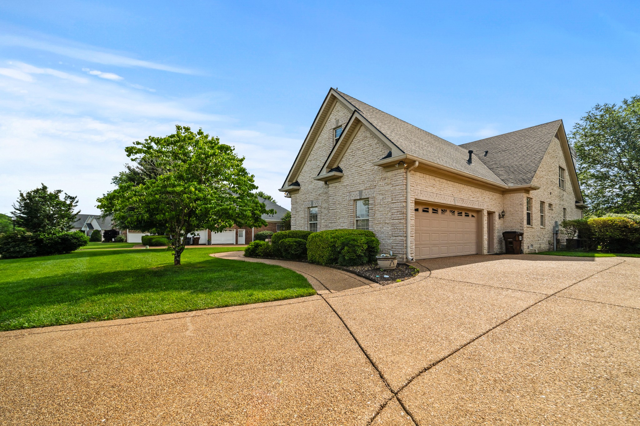 1045 Dorset Dr Property Photo 3
