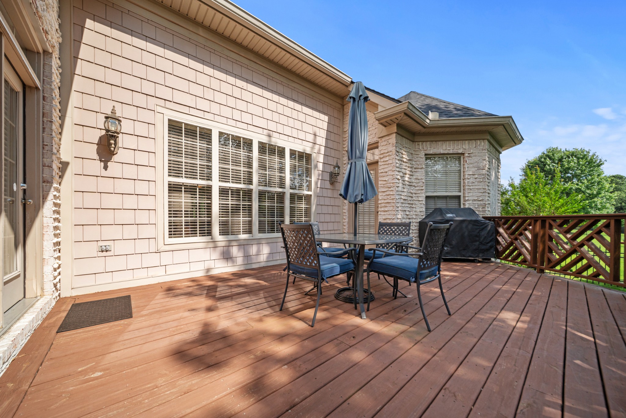 1045 Dorset Dr Property Photo 14