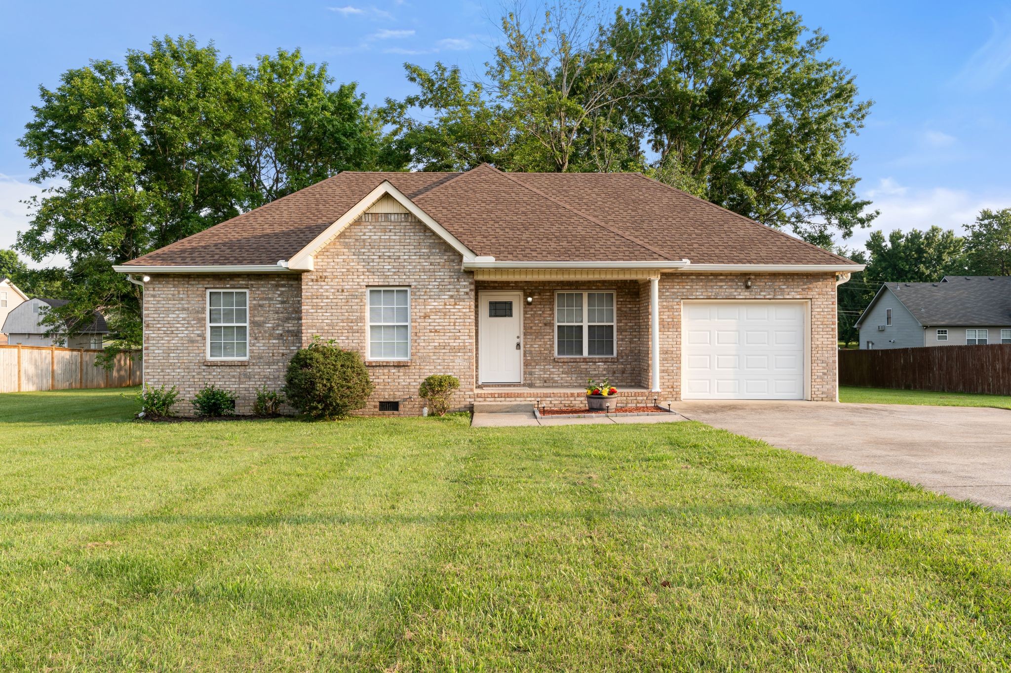 109 Megann Dr Property Photo 1