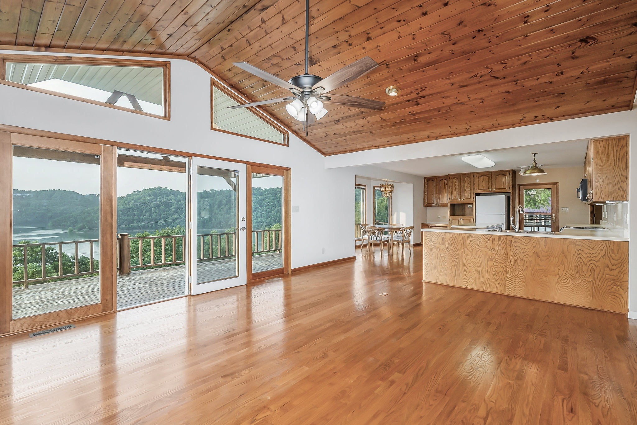 1634 Falling Water Rd Property Photo 9