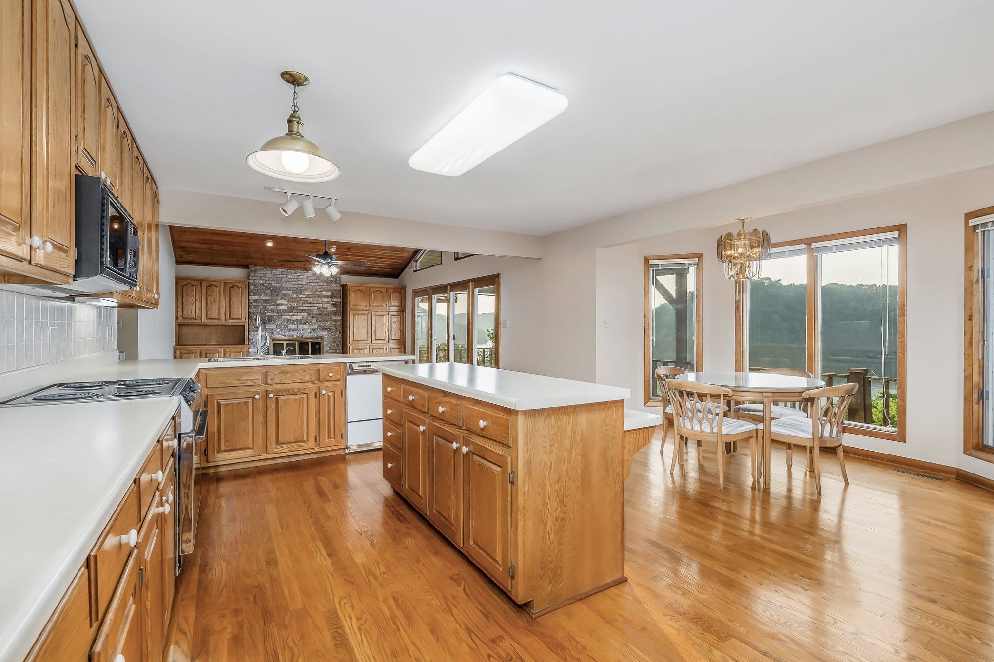 1634 Falling Water Rd Property Photo 12